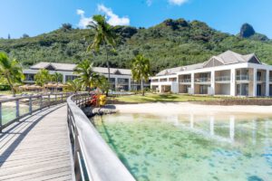 Steg des Cooks Bay Resort, Moorea, Französisch Polynesien
