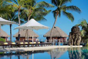 Der Pool im Manava Beach Resort, Moorea, Franzoesisch Polynesien