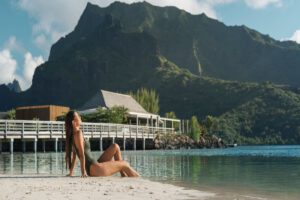 Strand im Cooks Bay Resort, Moorea, Französisch Polynesien 