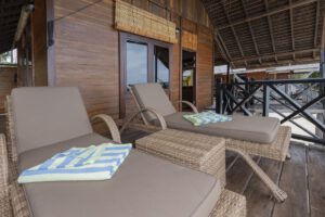 Terrasse einer Suite im Nabucco Island Resort, Kalimantan, Indonesien